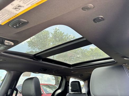 New 2025 Chrysler Pacifica Limited w/ Uconnect Theater Family Group image 20