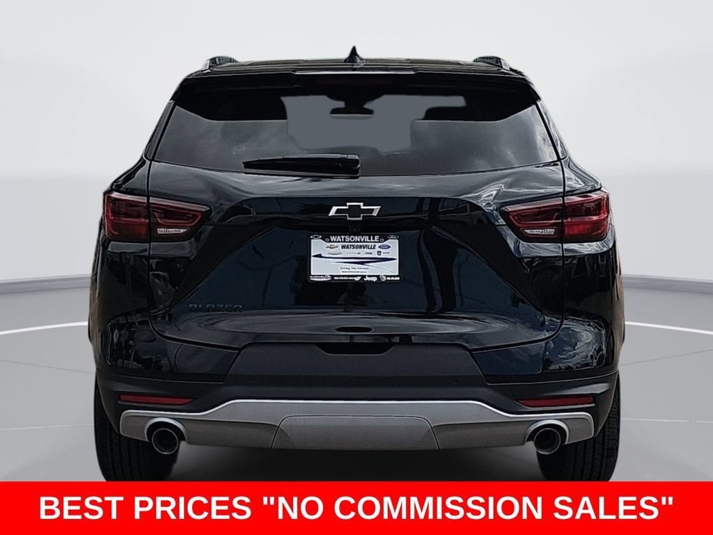 New 2026 Chevrolet Blazer LT w/ Midnight/Sport Edition FWD image 4