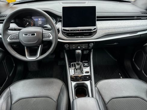 Used 2024 Jeep Compass Latitude image 14