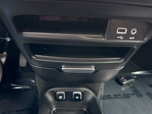 Used 2020 Chrysler Pacifica Touring-L FWD image 47