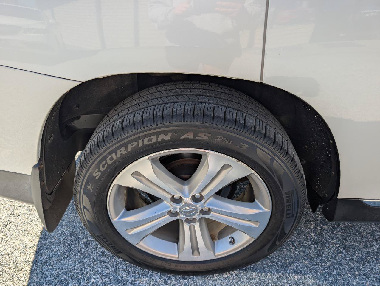 Used 2012 Toyota Highlander Limited w/ Tow Pkg AWD/4WD image 6