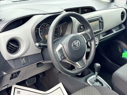 Used 2017 Toyota Yaris L image 10