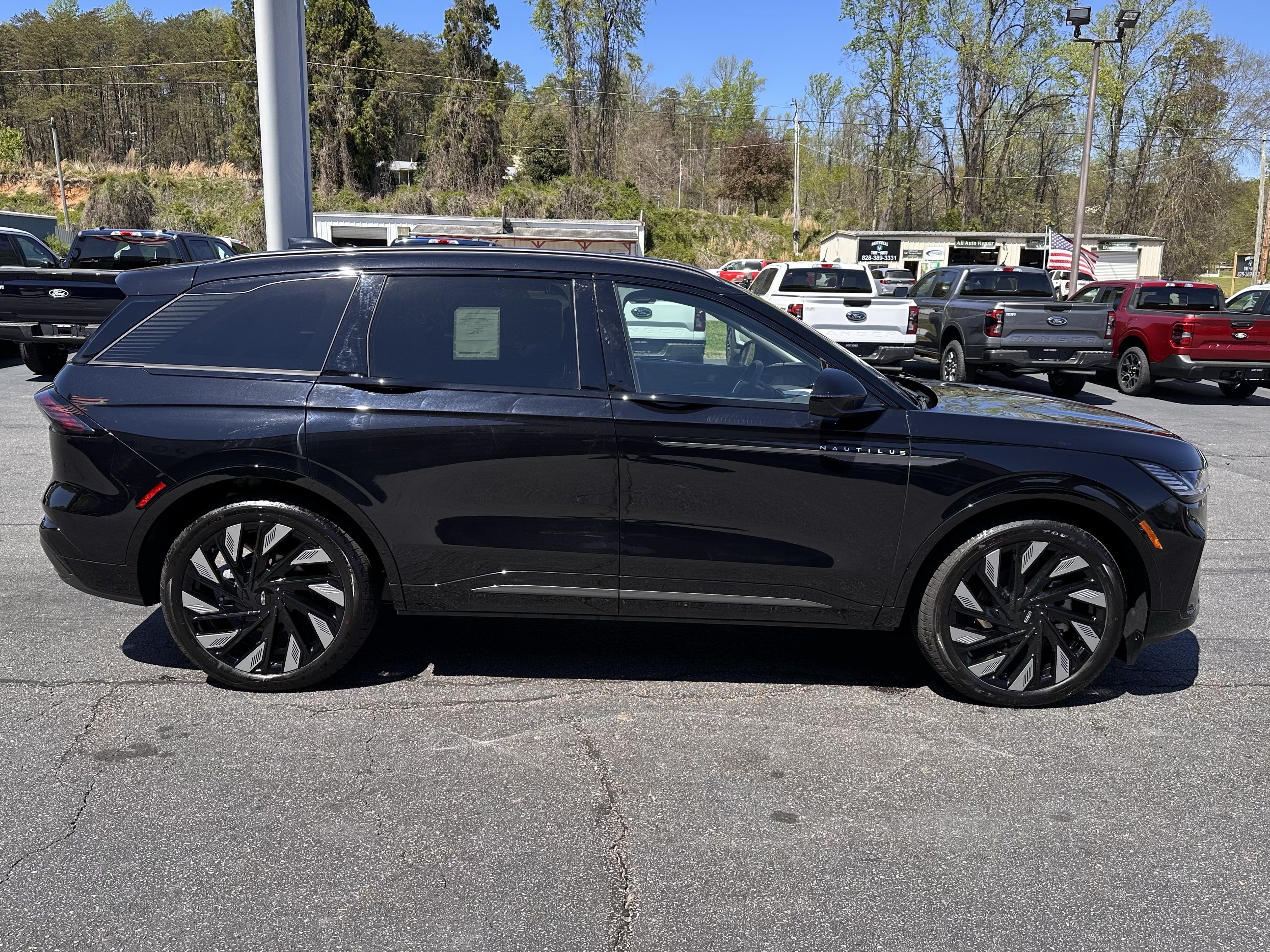 Used 2026 Lincoln Nautilus Reserve AWD/4WD image 9