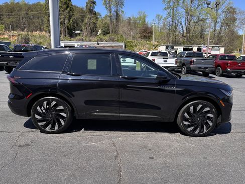 Used 2026 Lincoln Nautilus Reserve image 9