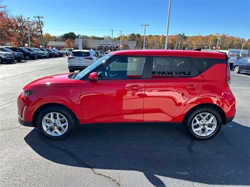 Used 2023 Kia Soul LX w/ LX Technology Package image 6