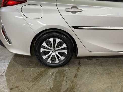 Used 2022 Toyota Prius Prime XLE image 6