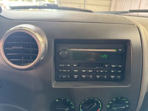 Used 2004 Ford Expedition XLT image 24