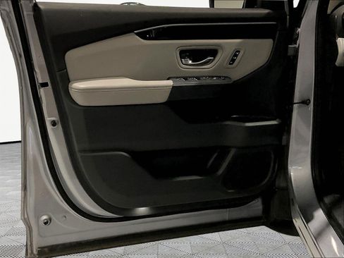 Certified 2023 Honda Pilot Touring image 20