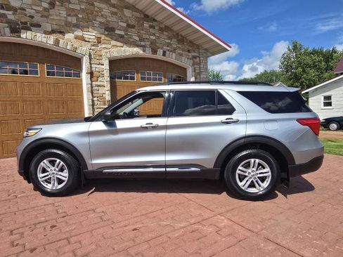 Used 2020 Ford Explorer XLT w/ Equipment Group 202A AWD/4WD image 6