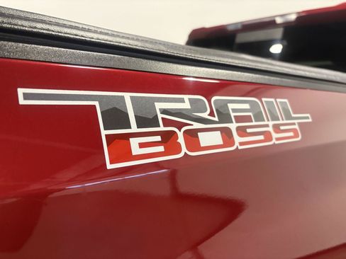 Used 2019 Chevrolet Silverado 1500 LT Trail Boss AWD/4WD image 12