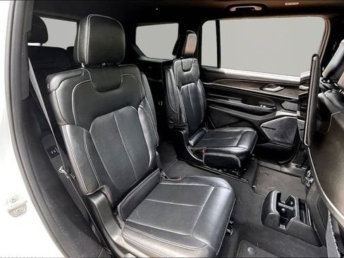 Used 2023 Jeep Grand Cherokee L Overland w/ Rear Seat Video Group I AWD/4WD image 17