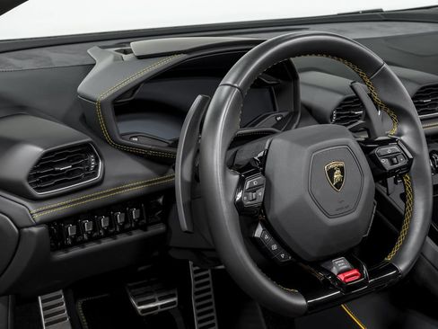 Used 2022 Lamborghini Huracan EVO RWD image 13