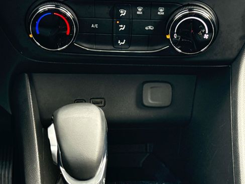 Used 2025 Buick Encore GX Preferred FWD image 18