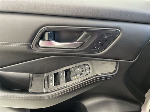 Certified 2024 Nissan Rogue SL w/ SL Premium Package image 23