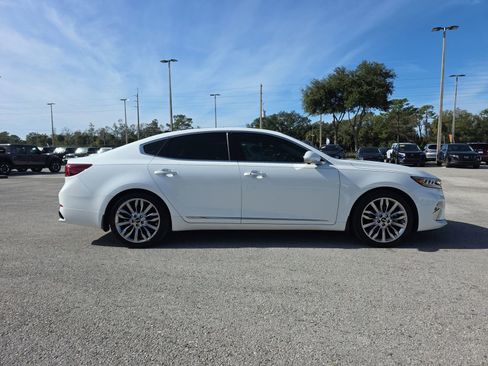 Used 2020 Kia Cadenza Limited image 2