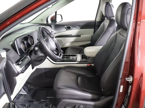 Used 2024 Kia Carnival LX FWD image 30