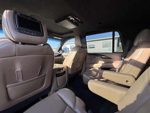 Used 2018 Cadillac Escalade Platinum image 14