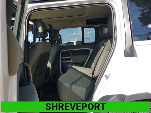 Used 2023 Land Rover Defender 110 SE image 8