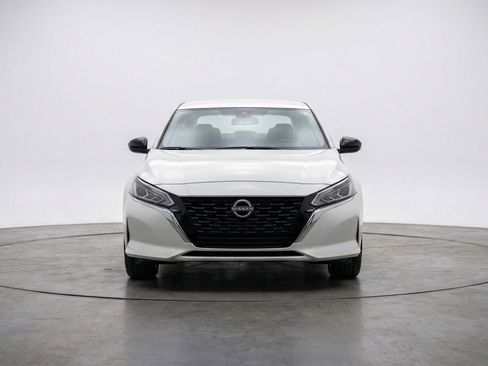 Used 2025 Nissan Altima 2.5 SV image 2