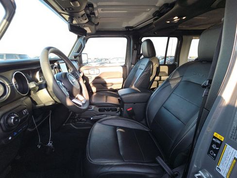 Used 2023 Jeep Wrangler Unlimited Sahara w/ Cold Weather Group AWD/4WD image 5