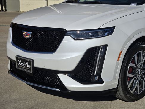 Used 2024 Cadillac XT6 Sport w/ Platinum Package image 12