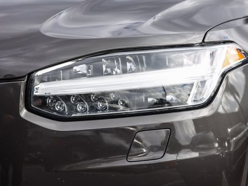 Used 2024 Volvo XC90 B6 Plus image 2