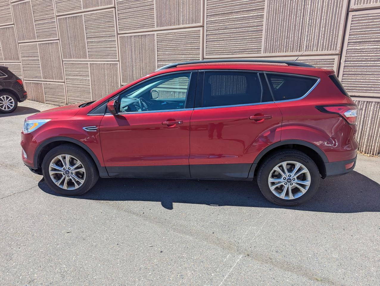 Used 2017 Ford Escape SE w/ SE Leather Comfort Package AWD/4WD image 3