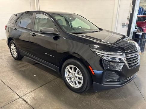 Used 2024 Chevrolet Equinox LS w/ LS Convenience Package FWD image 3