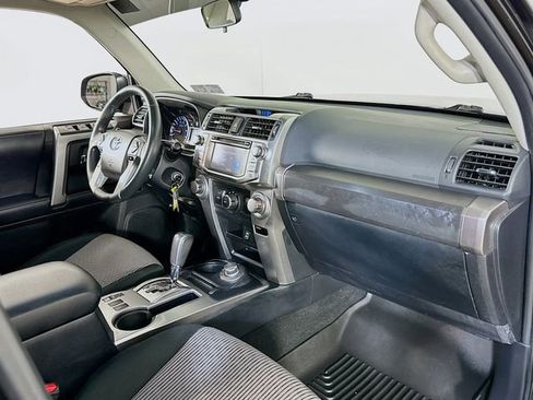Used 2018 Toyota 4Runner SR5 AWD/4WD image 22