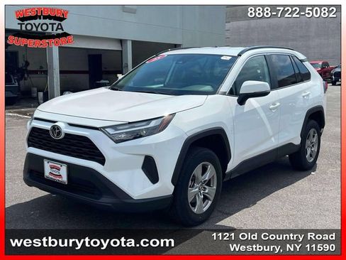 Used 2025 Toyota RAV4 XLE AWD/4WD image 5