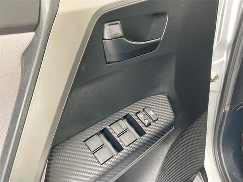 Used 2015 Toyota RAV4 LE AWD/4WD image 20