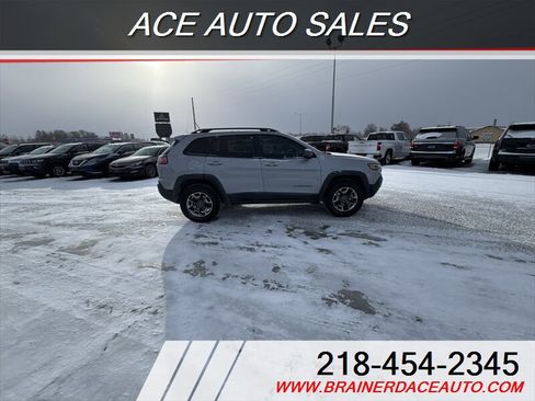 Used 2019 Jeep Cherokee Trailhawk w/ Cold Weather Group image 6