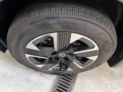 Used 2025 Nissan Kicks SV AWD/4WD image 10