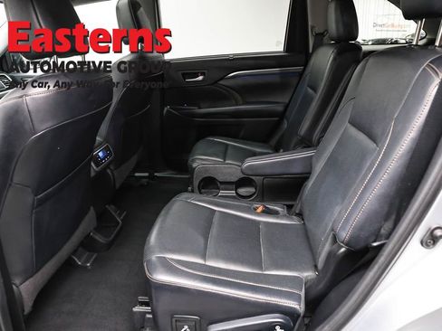Used 2019 Toyota Highlander Limited w/ Carpet Mat Package (TMS) image 24
