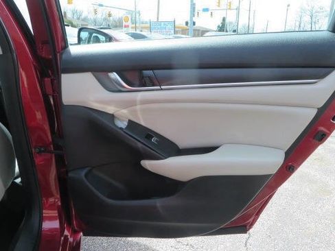 Used 2019 Honda Accord Hybrid image 12