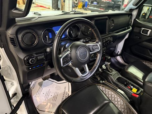 Used 2021 Jeep Wrangler Unlimited Sahara image 41