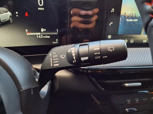 New 2026 Nissan Kicks SR image 23