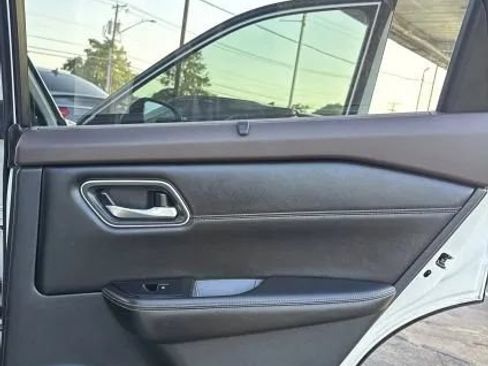 Used 2021 Nissan Rogue Platinum FWD image 23