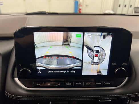 Used 2023 Nissan Rogue Platinum w/ Platinum Premium Package AWD/4WD image 16