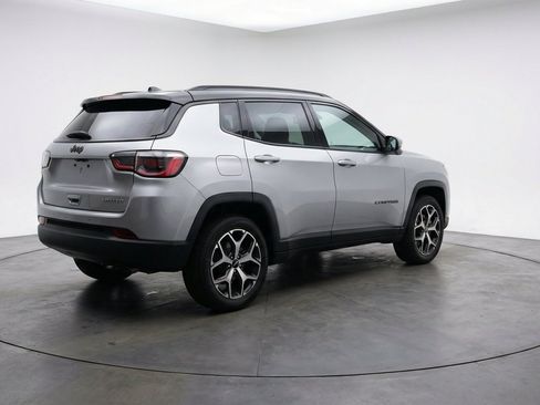 Used 2025 Jeep Compass Limited AWD/4WD image 9