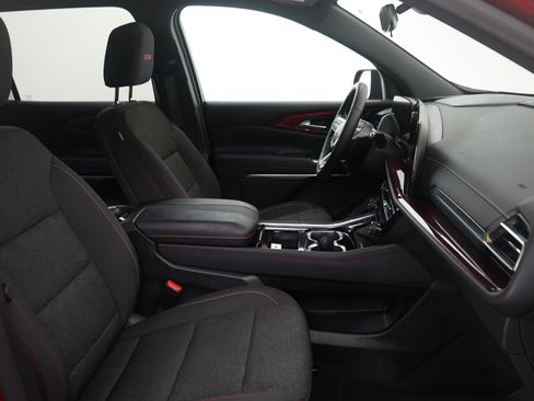 Used 2024 Chevrolet Traverse Z71 image 11