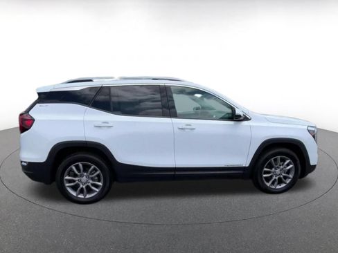 Used 2024 GMC Terrain SLT AWD/4WD image 16