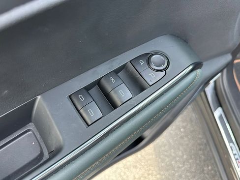 Used 2025 GMC Acadia AT4 w/ Luxury Package image 19