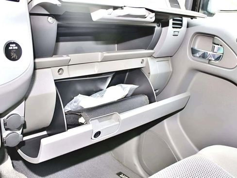 Used 2016 Nissan Frontier SV w/ SV Value Truck Package image 18