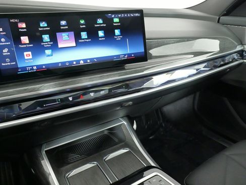 Used 2024 BMW 740i xDrive image 63