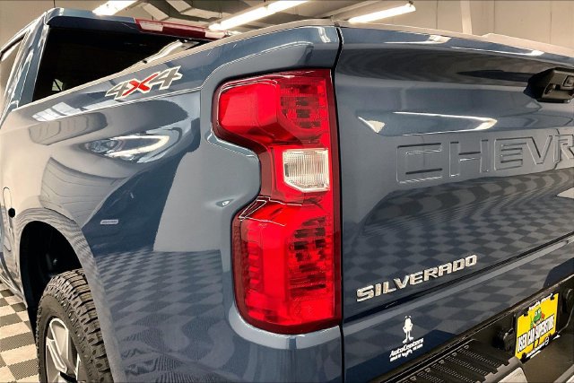 Used 2024 Chevrolet Silverado 1500 LT AWD/4WD image 35