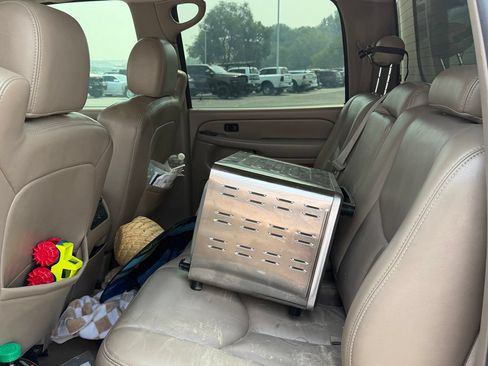 Used 2005 Chevrolet Silverado 2500 LT w/ Heavy-Duty Power Package AWD/4WD image 17