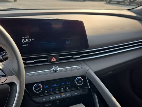 Used 2025 Hyundai Elantra SEL FWD image 24