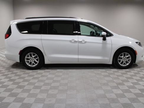 Used 2021 Chrysler Voyager Lxi FWD image 12