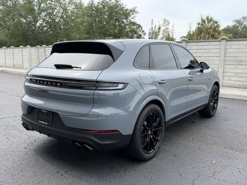 Certified 2025 Porsche Cayenne Coupe AWD/4WD image 6